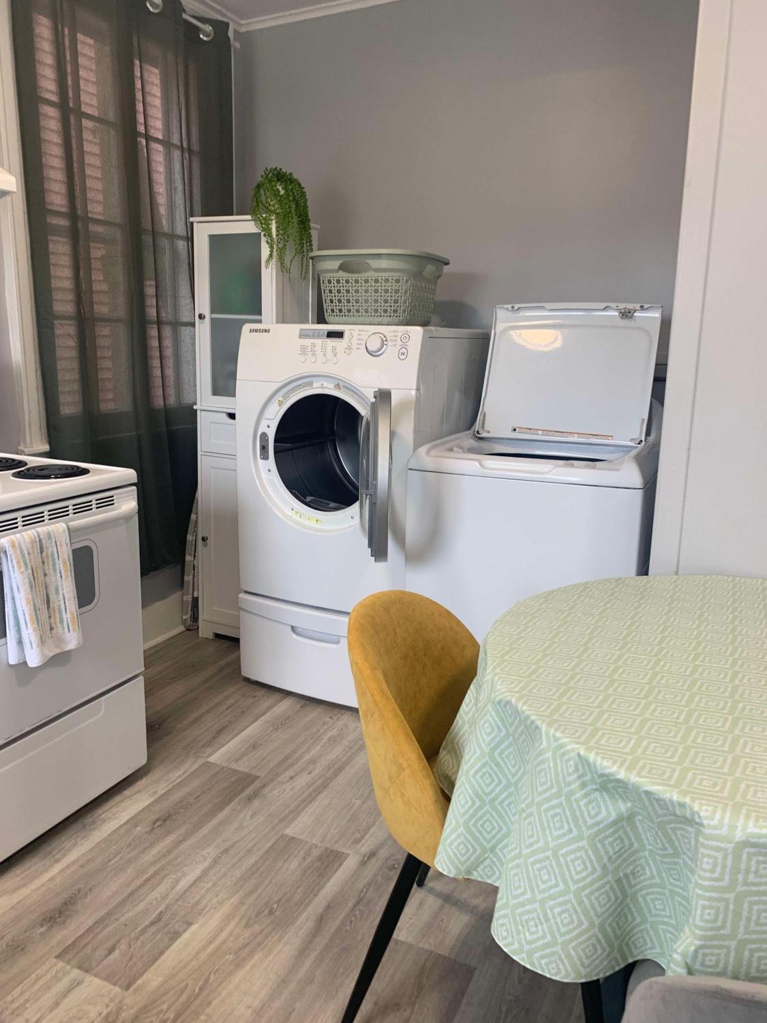 Cozy 1Br By Hospital & Uptown Appartement Saint John Buitenkant foto